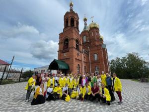 Торжественный митинг перед отправлением туристической группы состоялся на территории Храма Святителя Николая Чудотворца