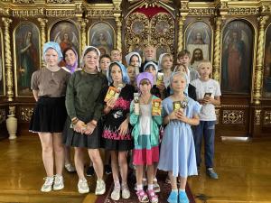 Воспитанники летнего оздоровительного лагеря на базе ГБУ "СРЦН Шарангского муниципального округа" посетили храм в честь иконы Казанской Божией Матери с. Роженцово Воспитанники летнего оздоровительного лагеря на базе ГБУ "СРЦН Шарангского муниципального округа" посетили храм в честь иконы Казанской Божией Матери с. Роженцово