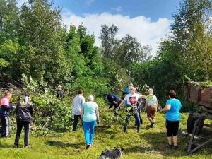 15 августа прихожане храма в честь Рождества Пресвятой Богородицы с. Хохлома провели субботник у Поклонного Креста,