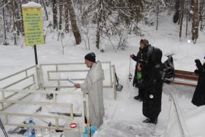 Освящение воды на святом источнике деревни Марс Шарангского округа