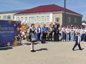 Благочинный Уренского округа принял участие в последнем звонке в МАОУ "Уренская СОШ № 1"