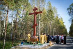 Епископ Городецкий и Ветлужский Парамон совершил освящение Поклонного Креста, установленного на въезде в п. Фанерное