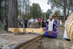 Епископ Городецкий и Ветлужский Парамон совершил освящение креста и купола храма святителя Николая Чудотворца р.п. Варнавино 