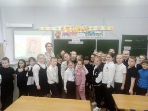 Помощник благочинного Ковернинского округа встретилась с учащимися 3 "А" и 2 "Б" классов Ковернинской средней школы №1 Помощник благочинного Ковернинского округа встретилась с учащимися 3 "А" и 2 "Б" классов Ковернинской средней школы №1
