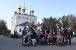 Инвалиды-колясочники общины Николая Чудотворца из Нижнего Новгорода посетили Городецкий Феодоровский мужской монастырь.