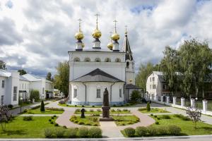 Епископ Августин совершил всенощное бдение накануне праздника перенесения мощей святителя и чудотворца Николая.