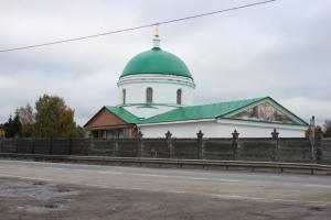 В престольный праздник Крестовоздвиженского храма архиерейского подворья д. Быдреевка епископ Августин совершил Божественную литургию в обители.