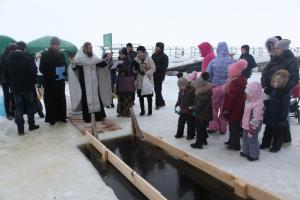 На Горьковском водохранилище (база отдыха «Изумрудное» Городецкого района) монашествующие Феодоровского монастыря совершили чин Великого освящения воды