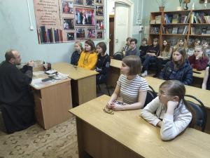 Ветлужские студенты приняли участие в книжной выставке «Страницы света и добра»