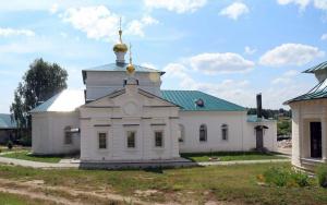 В День Святого Духа епископ Городецкий и Ветлужский Августин совершил Божественную литургию в Свято-Троицком архиерейском подворье села Белбаж