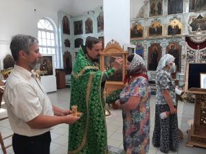 Молебен святым благоверным Петру и Февронии в храме Пресвятой Живоначальной Троицы поселка Шаранга