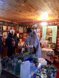 19 января в часовне Во имя Успения Пресвятой Богородицы в селе Новоуспенском был совершен чин освящения воды.