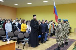 Встреча священника со студентами Семеновского индустриально-художественного техникума