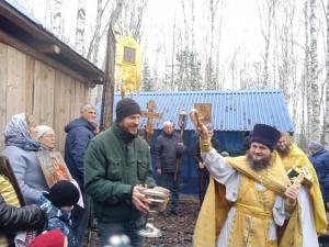 Освящение поклонного креста в селе Святицы